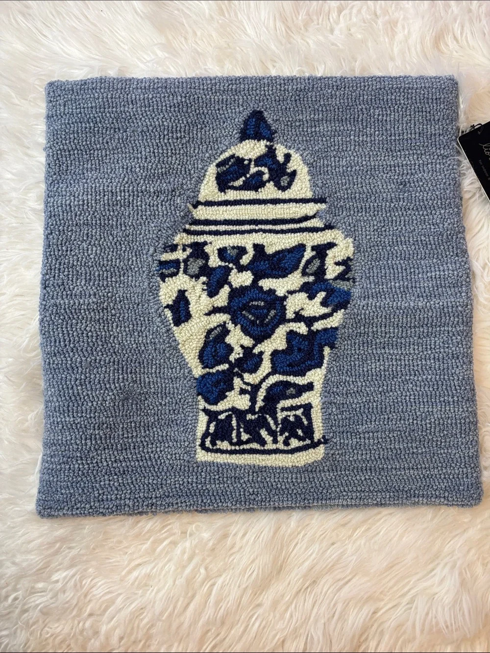 NWT Liora Manne Hand-Hooked Chinoiserie Ginger Jar Pillow Cover Outdoor Indoor